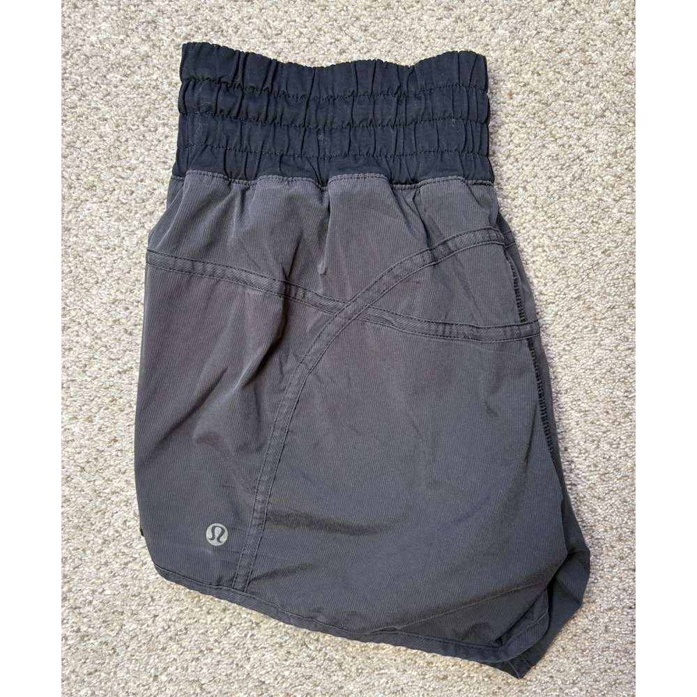 Lululemon Women's Tracker Shorts Low-Rise, 4" Inseam, Black, Size 10‎ Athletic